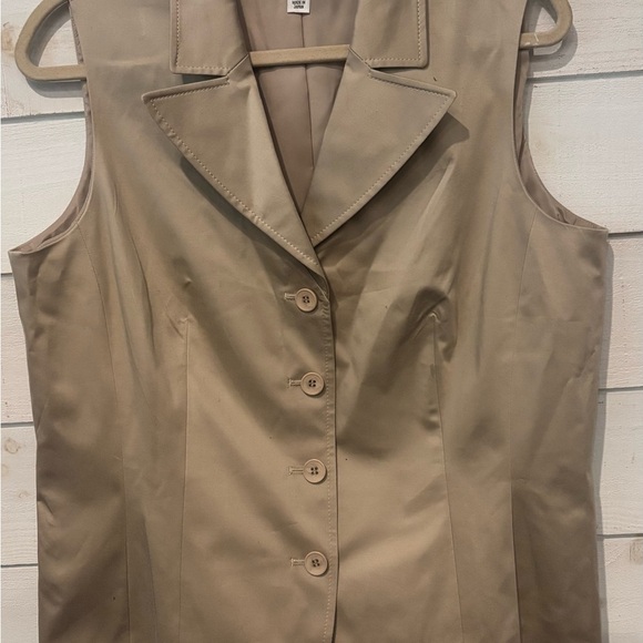 Talbots Tan Sleeveless Button-Down Vest in size 16. Great condition! - Picture 3 of 11